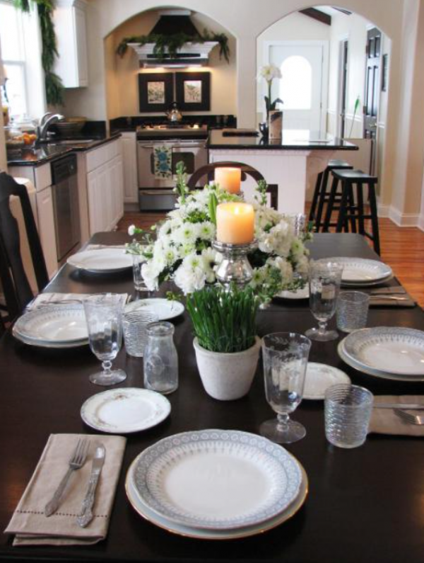 Meja Dapur dengan Dekorasi Keramik